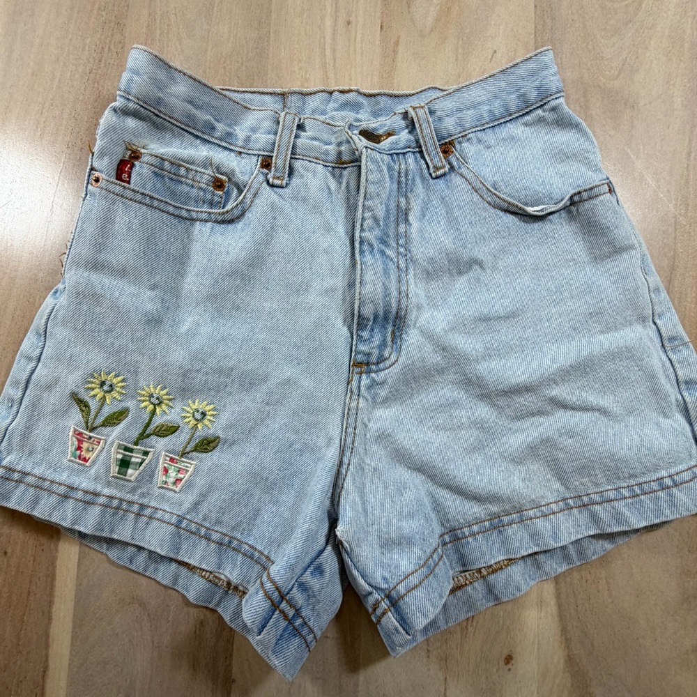 Vintage LEI denim High Rise Jean Shorts Floral Embroidered Juniors Size 7